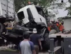 Truck Trailer Menabrak 3 Unit Sepeda Motor 2 Orang Meninggal