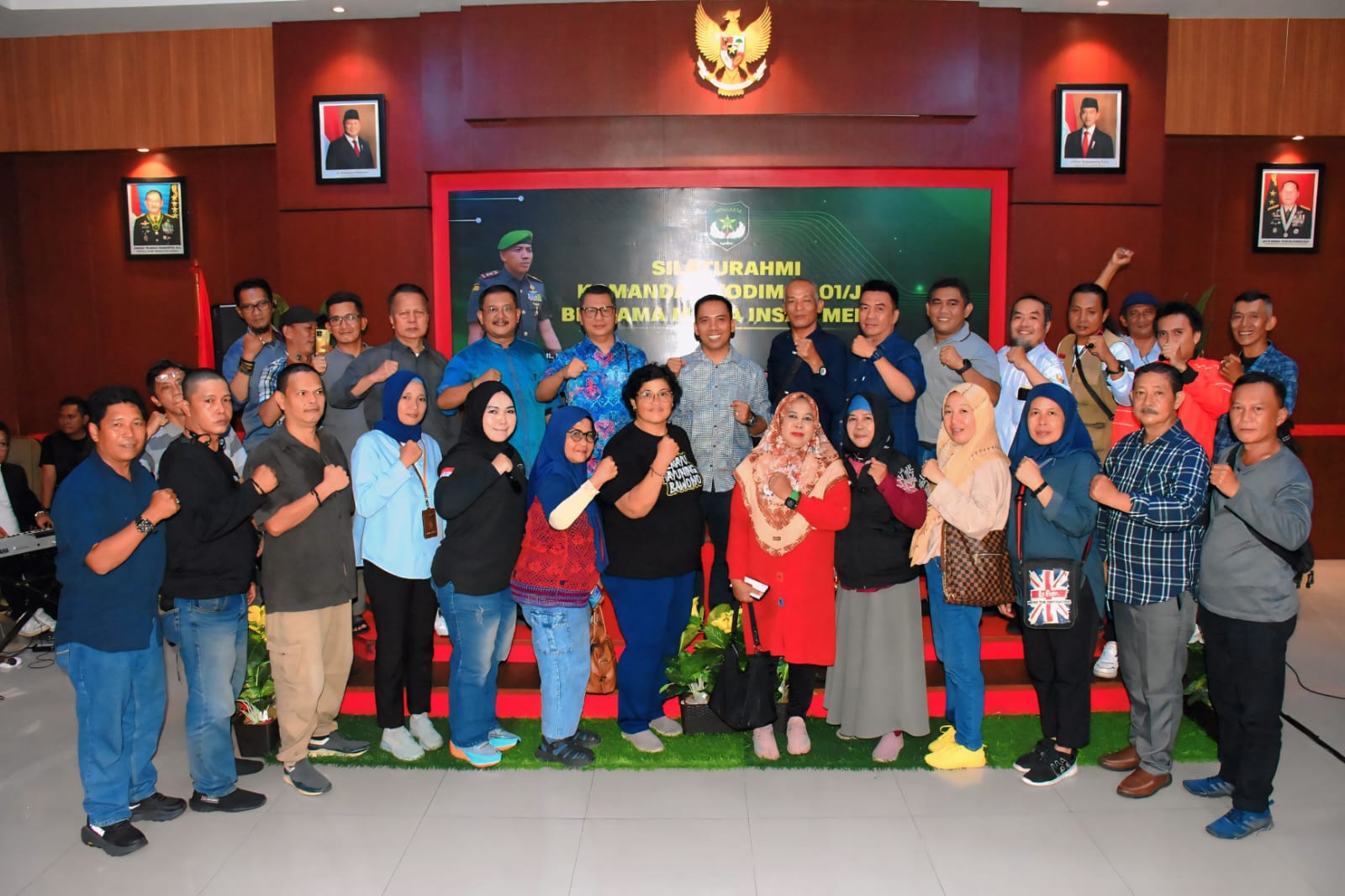Foto bersama Dandim 0501/JP bersama insan Media