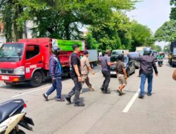 Polsek Grogol Petamburan Tertibkan 21 Atribut Ormas