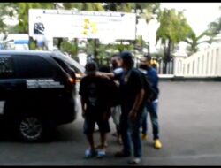 Tarik Motor Secara Paksa, Tiga Debt Collector Diamankan Polsek Kalideres