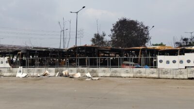 Puluhan Bus Titipan Hasil Lelang di Rawa Buaya Terbakar