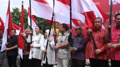 Ditjen Polpum Kemendagri Bagikan 10 Juta Bendera Merah Putih di Denpasar