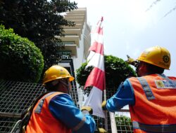 HUT RI Tanpa Insiden, PLN Sosialisasikan Keselamatan Saat Pasang Atribut Kemerdekaan