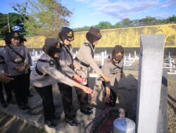 Polwan Polres Madiun Tabur Bunga di TMP dalam Rangka Hari Jadi Polwan