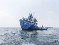 Kapal Tenggelam Bawa Puluhan Kontainer, Kapolres Kepulauan Seribu Bertindak Cepat