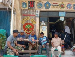 Lurah Penjaringan, Makhrus Nugroho Meninjau Kembali Korban Kebakaran