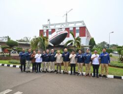 Jelang Nataru, Menhub Dudy Bahas Kebijakan dan Strategi Angkutan Udara Bersama Maskapai