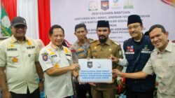 Kemendagri bersama Kemensos Serahkan Bantuan Rp100 Miliar untuk Korban Bencana di Sumatera